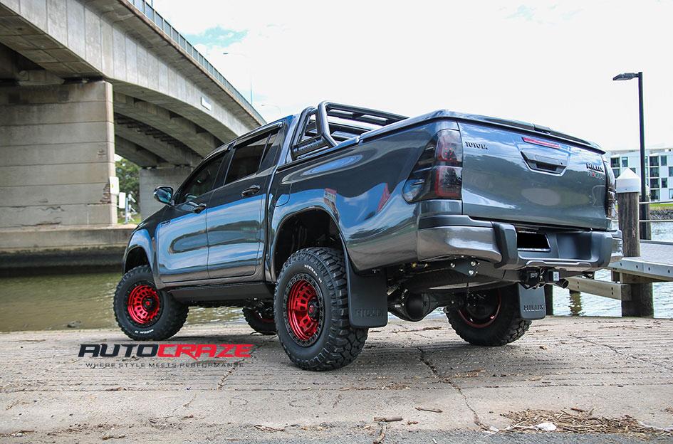 TOYOTA-HILUX-4WD-ZEPHYR-CANDY-RED-WITH-MATTE-BLACK-RING
